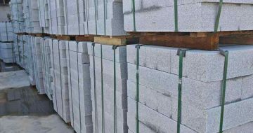 毕节芝麻白路牙石，路侧石