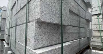 毕节芝麻白路牙石 马路牙子