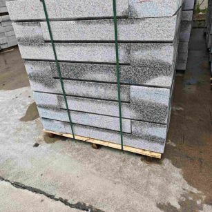 毕节芙蓉白路牙石，马路牙子