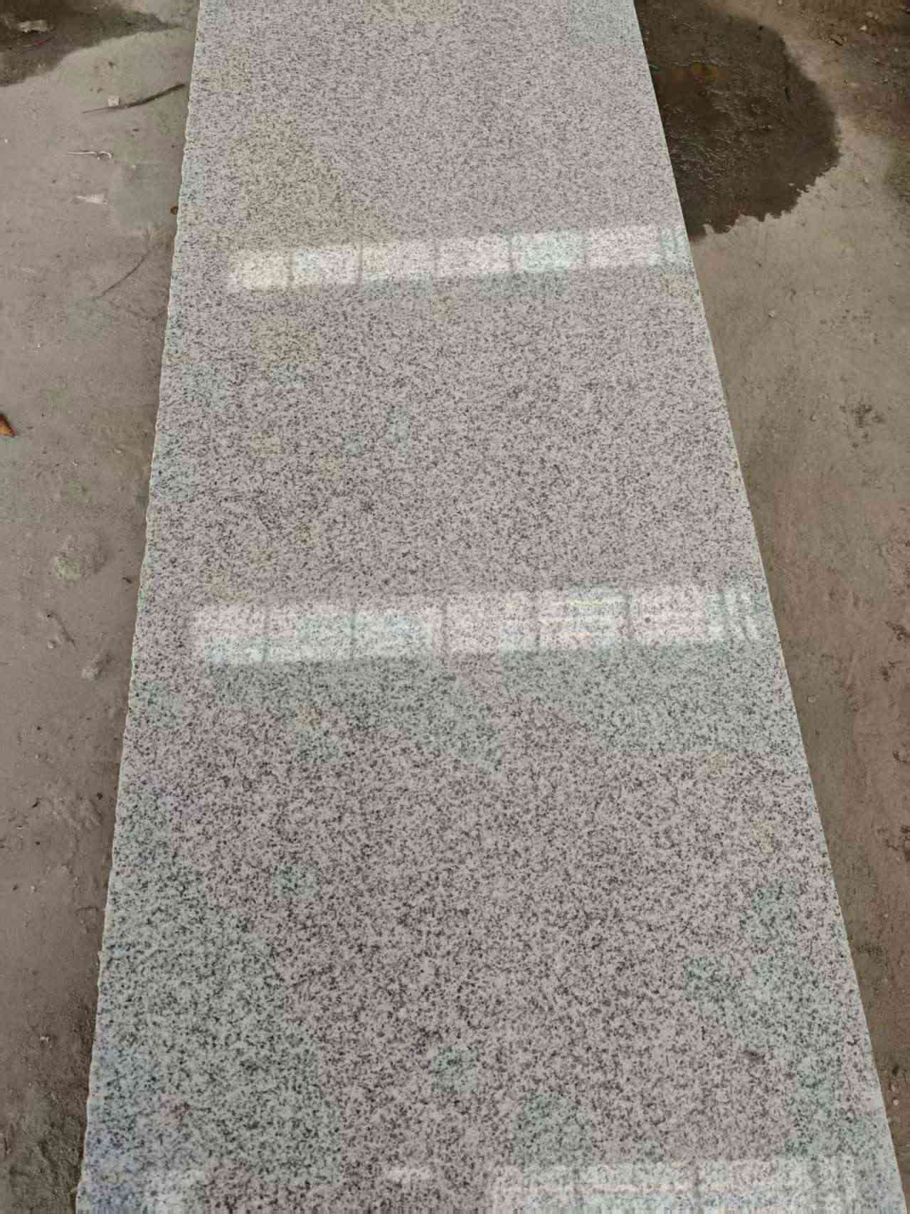 毕节芝麻白光面毛板